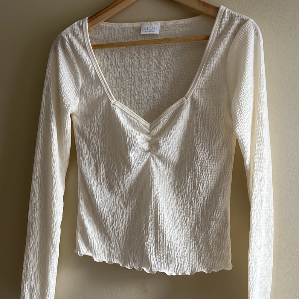 Abound Ruched Top - Picture 2 of 4
